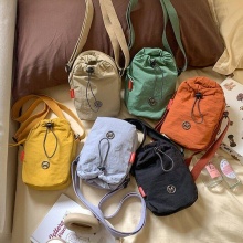 戶外運動斜挎抽繩包