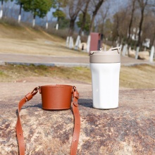 斜挎式皮革杯套