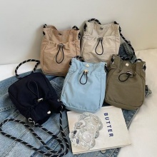 束口簡約休閒斜挎袋