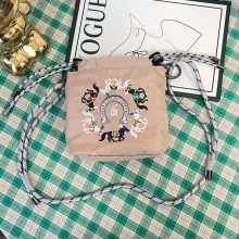 刺繡斜跨包手機包